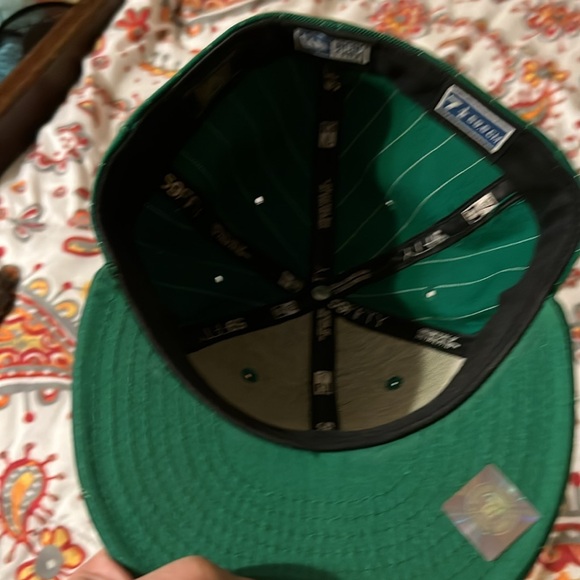 New Era green and white pinstripe Notre Dame fighting Irish Fitted size 7 1/2 - Picture 5 of 7